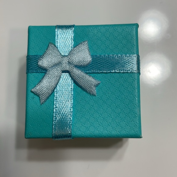 (NWOT)Earrings - Picture 3 of 3